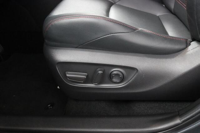 Toyota RAV4 2.5 Plug-in Hybrid AWD Bi-Tone Plus | Trekhaak | Lederenbekleding met Verwarming en Verkoeling | JBL Head Up Display | Elektrisch verstelbare bestuurdersstoel met geheugen |