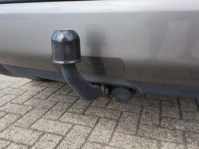 Toyota RAV4 2.5 Hybrid AWD First Edition | 360 Cam | Trekhaak 1650kg Trekgew. | Sensoren |