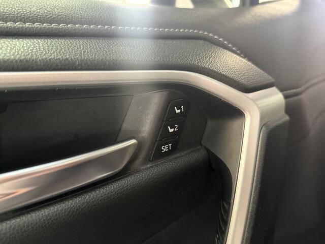 Toyota RAV4 2.5 Hybrid AWD Executive | Schuif-kanteldak | JBL Audio | Trekhaak | Lederen bekleding |