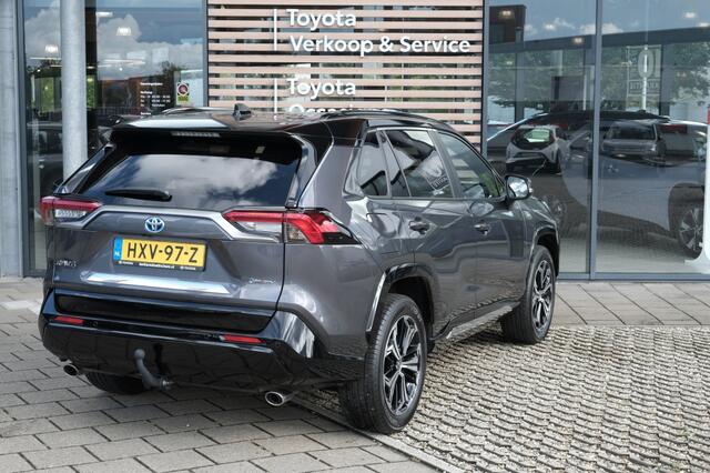 Toyota RAV4 Plug-in Hybrid 300 Bi-Tone Plus Automaat | Full option | JBL Premium Audio | Geïntegreerd navigatiesysteem | Head up display (HUD); projectie van informatie op de voorruit | JBL Premium Audio met 9 JB