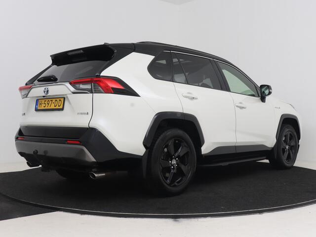 Toyota RAV4 2.5 Hybrid AWD Bi-Tone Innovation Pack I Panoramisch schuif-kanteldak I 360 graden camera I Digitale binnenspiegel I Trekhaak - 1650 KG trekgewicht | JBL | Dodehoek detectie | Navigatie | Apple CarPlay/Android Auto |