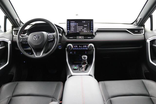 Toyota RAV4 2.5 Plug-in Hybrid AWD Bi-Tone Plus | Stoel en stuurverwarming | 1500KG Trekgewicht | Parkeersensoren V+A | Elektrisch verstelbare voorstoel |