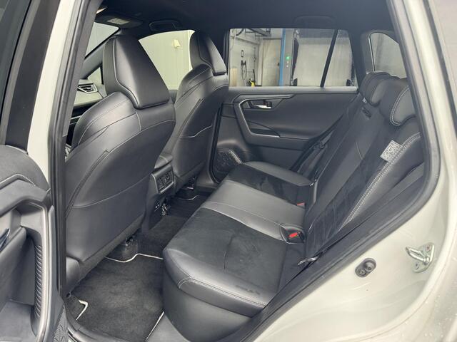 Toyota RAV4 2.5 Hybrid AWD GR SPORT Blind spot | 360° camera | Stoelgeheugen | Digitale binnenspiegel | Stoel/stuurwielverwarming | Keyless | Navigatie Apple CarPlay/Android Auto |
