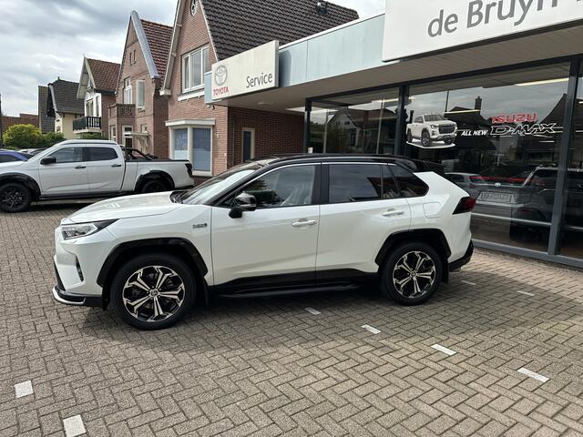 Toyota RAV4 2.5 Plug-in Hybrid AWD Bi-Tone Plus trekhaak / panoramadak / 360 monitor / stuurverwarming / JBL-audio / meest complete uitvoering / 10 jaar Toyota garantie-programma / Toyota pechhulppas / rijklaarprijs incl. garantie en onderhoud
