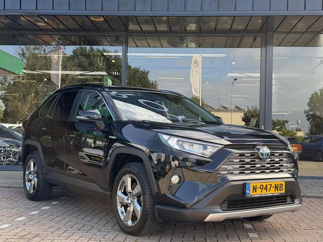 Toyota RAV4 2.5 Hybrid First Edition APPLE CARPL./ANDROID AUTO | DODEHOEK DETECTIE | CAMERA | LED KOPLAMPEN | NAVIGATIE | KEYLESS ENTRY/GO | PARKEREN SENSOREN | STUURVERWARMING | STOELVERWARMING | VOORRUIT VERWARMING |