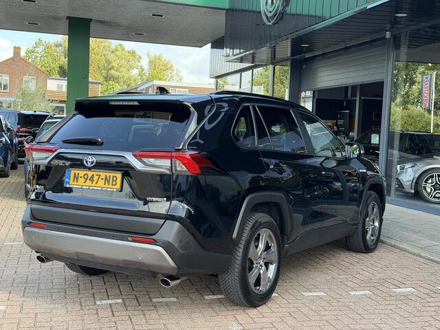 Toyota RAV4 2.5 Hybrid First Edition APPLE CARPL./ANDROID AUTO | DODEHOEK DETECTIE | CAMERA | LED KOPLAMPEN | NAVIGATIE | KEYLESS ENTRY/GO | PARKEREN SENSOREN | STUURVERWARMING | STOELVERWARMING | VOORRUIT VERWARMING |