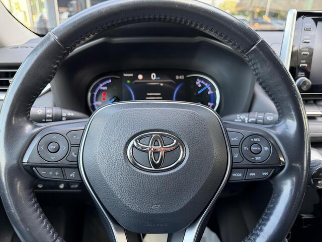 Toyota RAV4 2.5 Hybrid First Edition APPLE CARPL./ANDROID AUTO | DODEHOEK DETECTIE | CAMERA | LED KOPLAMPEN | NAVIGATIE | KEYLESS ENTRY/GO | PARKEREN SENSOREN | STUURVERWARMING | STOELVERWARMING | VOORRUIT VERWARMING |