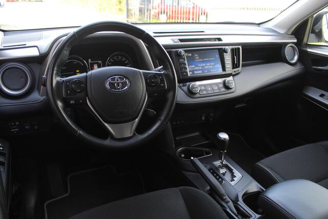 Toyota RAV4 2.5 Hybrid AWD Dynamic | Rijklaar | Trekhaak | Parelmoer | Adap.cruise | Sensoren v+a | Camera | 1650kg Trekgewicht | Dealer onderhouden | NL-auto