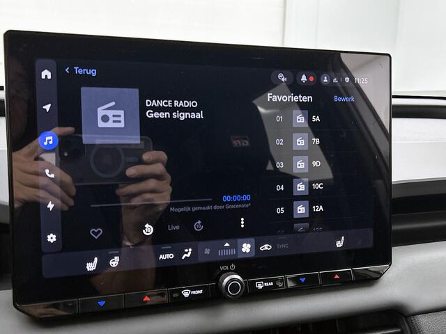 Toyota RAV4 2.5 Plug-in Hybrid AWD 300 GR Sport | Schuif-/kanteldak | Trekhaak afneembaar | Treeplanken |
