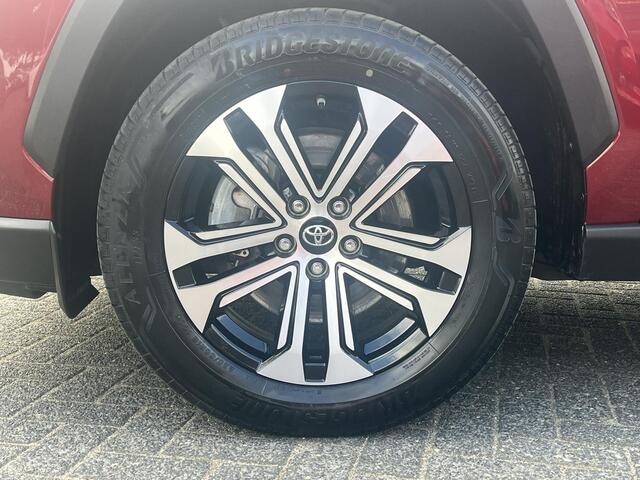 Toyota RAV4 2.5 Hybrid AWD Dynamic | Stoelverwarming | Elektrische klep | Carplay | 18 inch licht metalen velgen | Parkeersensoren voor |