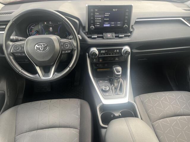 Toyota RAV4 2.5 Hybrid AWD Dynamic | Stoelverwarming | Elektrische klep | Carplay | 18 inch licht metalen velgen | Parkeersensoren voor |
