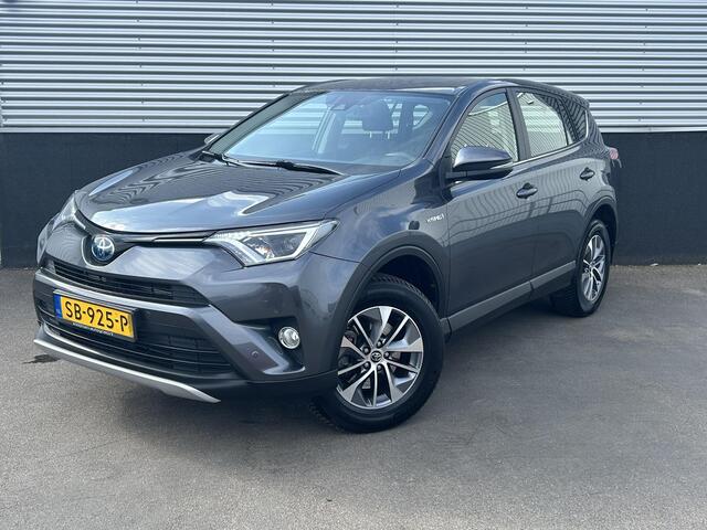 Toyota RAV4 2.5 Hybrid AWD Dynamic Trekhaak, Nieuw geleverd en dealeronderhouden, Navigatie, Smart Key, Adaptieve cruise control, Parkeersensoren voor + achter, Achteruitrijcamera