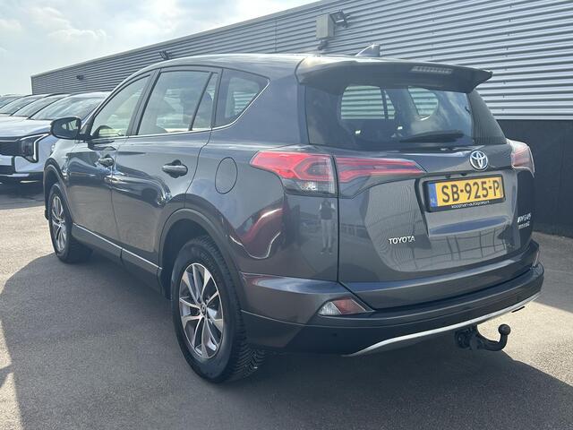 Toyota RAV4 2.5 Hybrid AWD Dynamic Trekhaak, Nieuw geleverd en dealeronderhouden, Navigatie, Smart Key, Adaptieve cruise control, Parkeersensoren voor + achter, Achteruitrijcamera