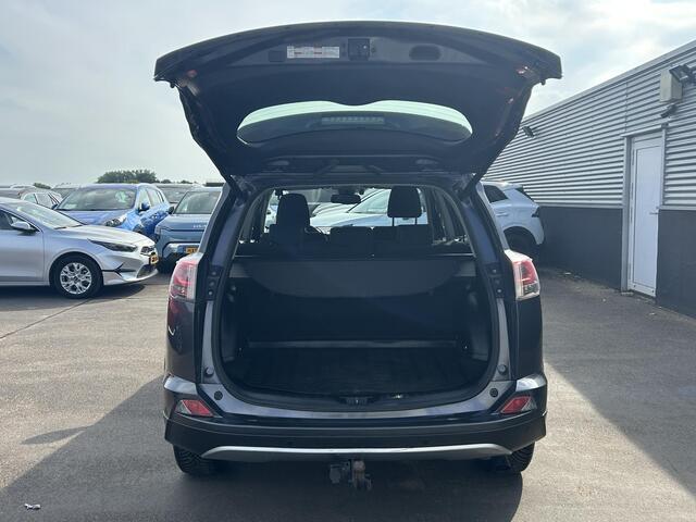Toyota RAV4 2.5 Hybrid AWD Dynamic Trekhaak, Nieuw geleverd en dealeronderhouden, Navigatie, Smart Key, Adaptieve cruise control, Parkeersensoren voor + achter, Achteruitrijcamera