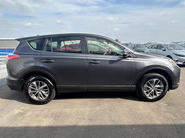Toyota RAV4 2.5 Hybrid AWD Dynamic Trekhaak, Nieuw geleverd en dealeronderhouden, Navigatie, Smart Key, Adaptieve cruise control, Parkeersensoren voor + achter, Achteruitrijcamera