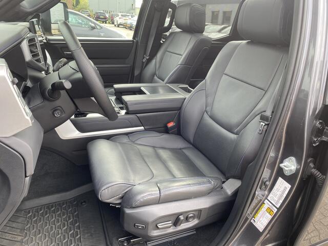 Toyota TUNDRA Crewmax Limited 3.5 V6 Platinum Headup 360 Camera Pano JBL trekhaak Bedcover Stoel Verkoeling NL kenteken 3500KG treklast Treeplanken