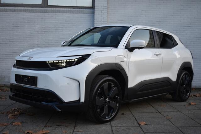 Toyota URBAN CRUISER Executive 61 kWh Automaat 174pk | stoel & stuurverwarming | JBL | Pano | 360 Camera | Demonstratieauto, wordt mee gereden