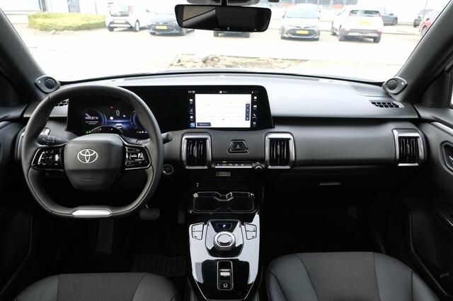 Toyota URBAN CRUISER 61,1 kwh Executive Automaat | Actieradius (WLTP): 395 km | JBL P
