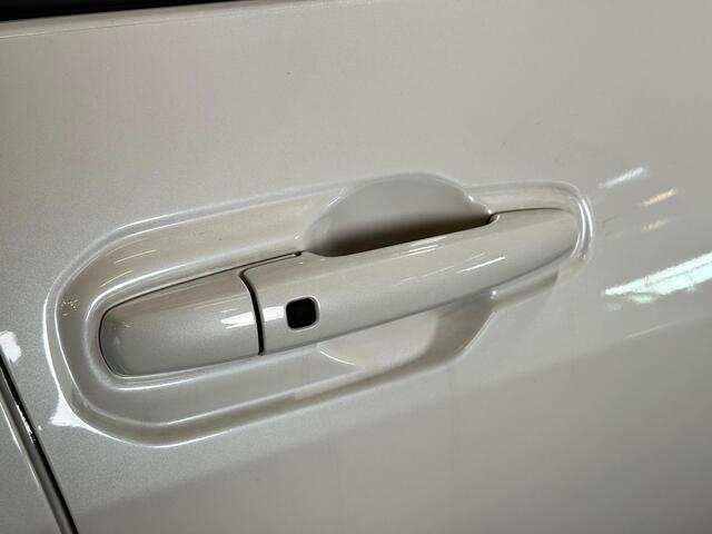 Toyota URBAN CRUISER Executive 61 kWh | Panoramodak | JBL Audio | Elektrische stoel |