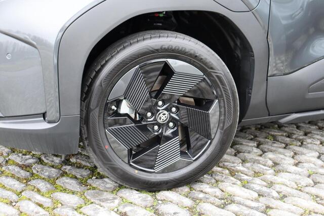 Toyota URBAN CRUISER Dynamic 61 kWh, Navi, Apple CarPlay, Android Auto, BSM, Keyless entry.