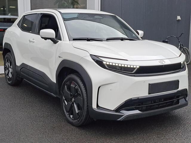 Toyota URBAN CRUISER Executive 61 kWh | Nieuwe auto | Dodehoekdetectie | 360 camera | JBL | Panoramadak | Ook andere kleuren en uitvoeringen snel leverbaar!