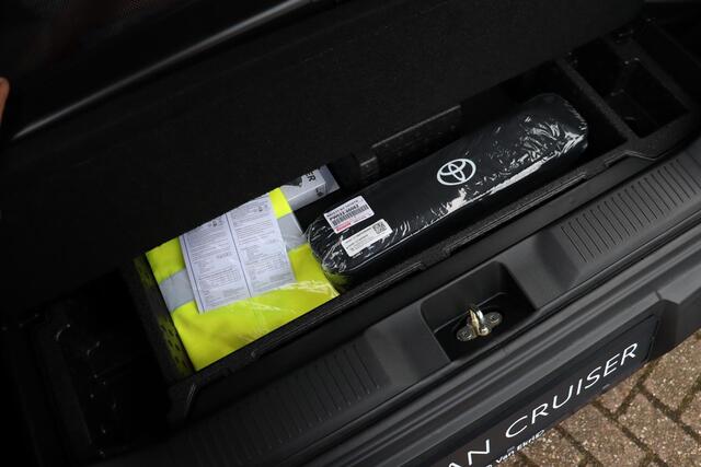 Toyota URBAN CRUISER Dynamic 61 kWh , Nieuw en direct leverbaar met ¤3.000 inruilvoordeel