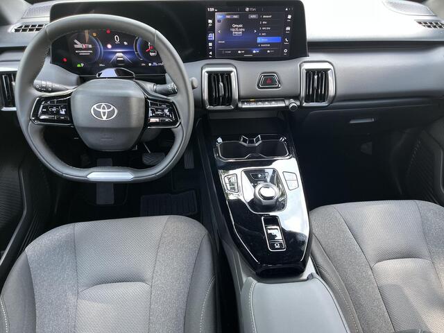Toyota URBAN CRUISER Dynamic 61 kWh | Bluish Black parelmoer | Nieuw uit voorraad leverbaar |