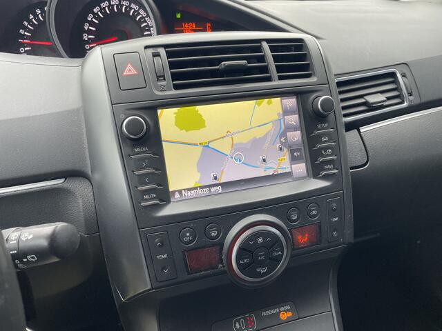 Toyota VERSO 1.8 VVT-i Dynamic 7 Persoons ! | Achteruitrijcamera | Cruise control | Navigatie |