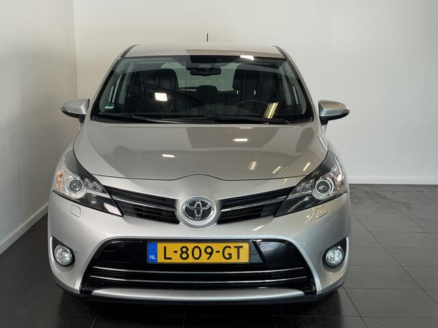 Toyota VERSO 1.8 VVT-i Dynamic | Trekhaak | Fabrieksnavigatie | Zeer lage KM-stand |