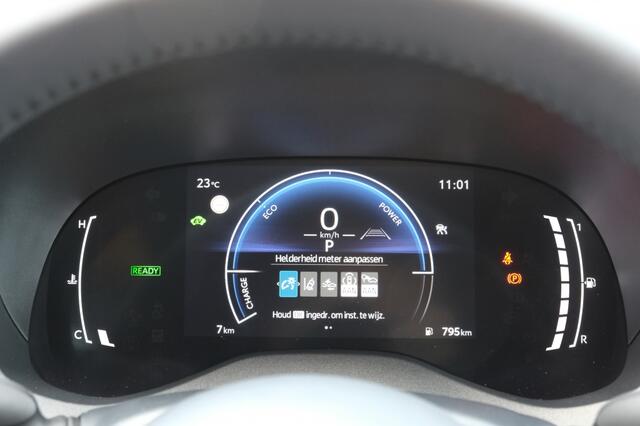 Toyota YARIS Hybrid 115 First