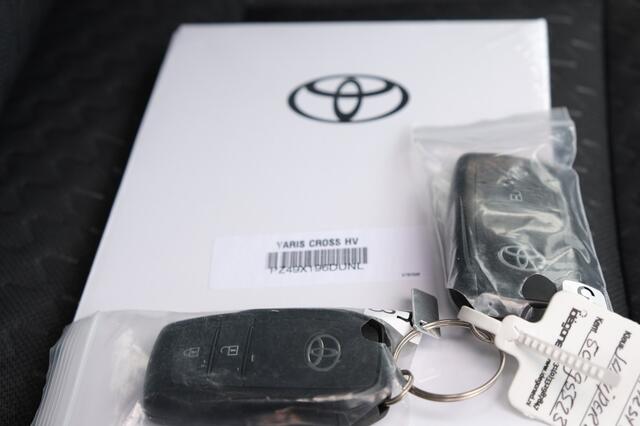 Toyota YARIS Hybrid 115 First