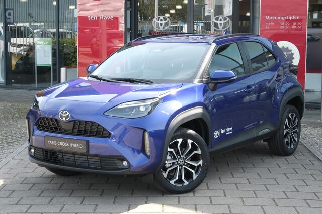 Toyota YARIS Hybrid 115 First