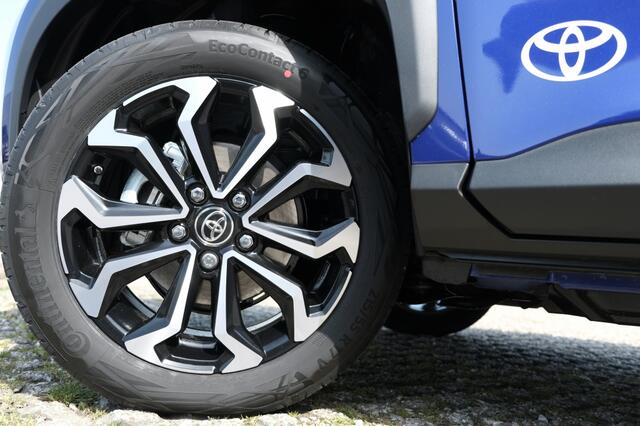 Toyota YARIS Hybrid 115 First