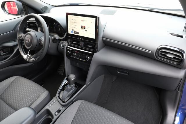 Toyota YARIS Hybrid 115 First