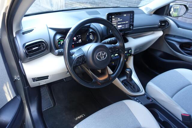 Toyota YARIS 1.5 Hybrid Selection Edition l BI-Tone l Stoelverwarming l 17' l Half Leder l Camera