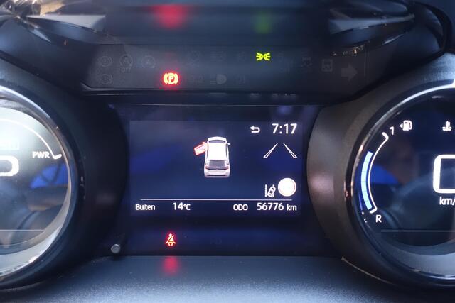 Toyota YARIS 1.5 Hybrid Selection Edition l BI-Tone l Stoelverwarming l 17' l Half Leder l Camera