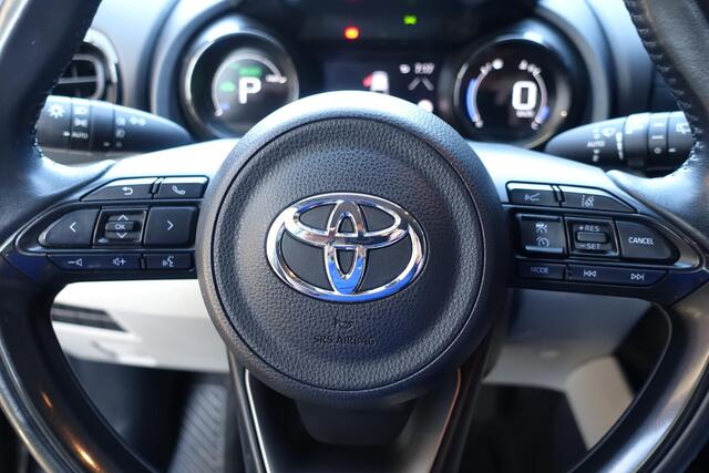 Toyota YARIS 1.5 Hybrid Selection Edition l BI-Tone l Stoelverwarming l 17' l Half Leder l Camera