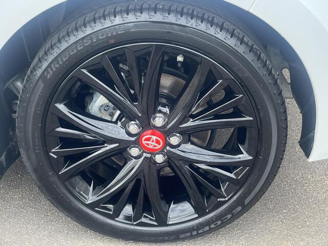 Toyota YARIS 1.5 Hybrid Executive Edition CVT-automaat Super Compleet incl: Apple Carplay / Android Auto, LM velgen, Climate Control, Adaptive Cruise Crontrol, Parkeer sensoren, Parkeerhulpcamera