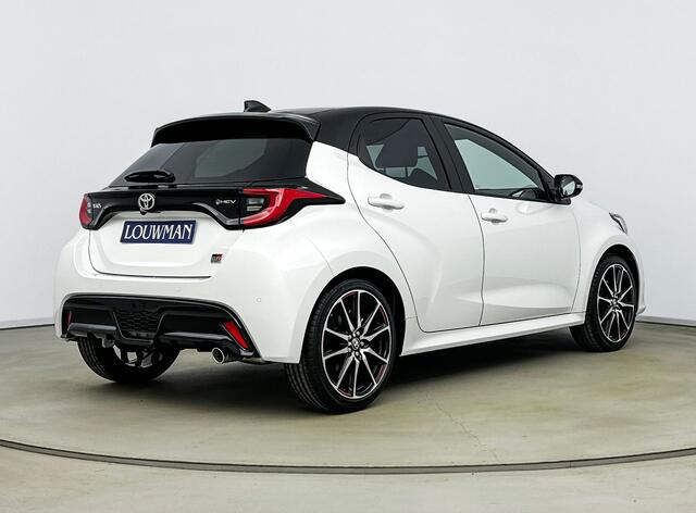 Toyota YARIS 1.5 Hybrid 130 GR Sport | Premium pack | Stuur/Stoelverwarming | Dodehoekdetectie | JBL |* | Direct leverbaar |
