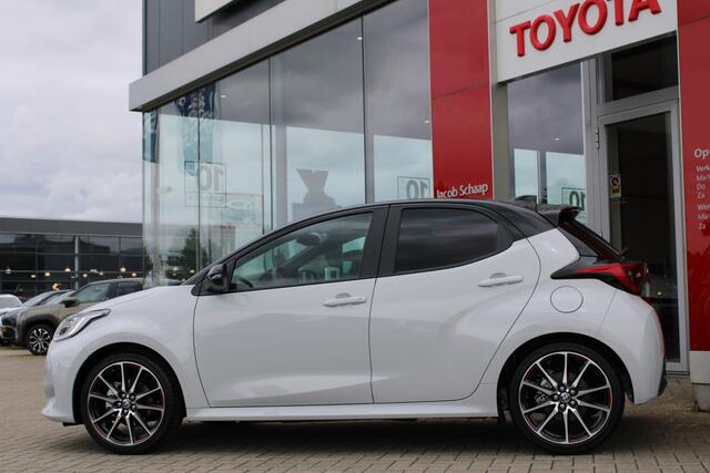 Toyota YARIS 1.5 Hybrid GR Sport Automaat 130pk | GR-Sport Plus Pack | Nieuw | Snel leverbaar | Panoramadak |