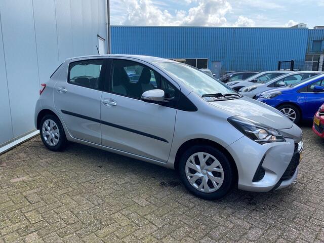 Toyota YARIS 1.5 VVT-i Active | 2e Eigenaar | Nieuw Geleverd | DLR Onderhouden | Cruise Control |