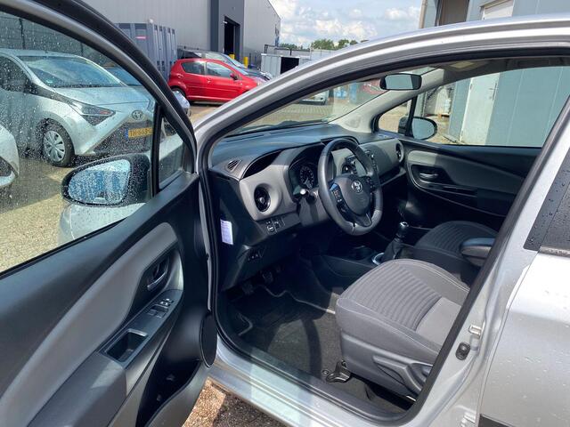 Toyota YARIS 1.5 VVT-i Active | 2e Eigenaar | Nieuw Geleverd | DLR Onderhouden | Cruise Control |