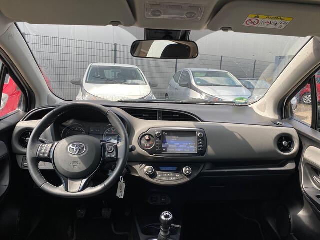 Toyota YARIS 1.5 VVT-i Active | 2e Eigenaar | Nieuw Geleverd | DLR Onderhouden | Cruise Control |