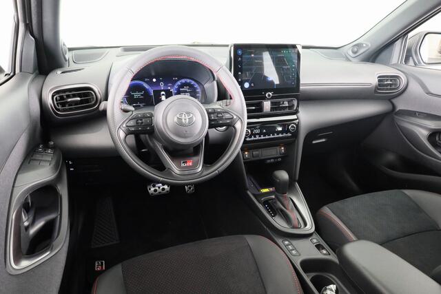 Toyota YARIS Cross 1.5 Hybrid 130 GR-Sport *DEMO* | Glazen Panoramadak | JBL-Audio |