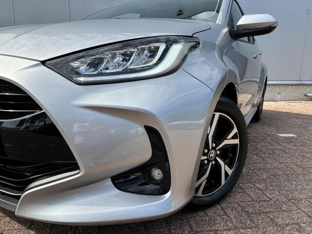 Toyota YARIS 1.5 Hybrid First Edition Limited, Stuurverwarming, Apple carplay, Android auto, Lm velgen, Snel leverbaar!