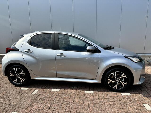 Toyota YARIS 1.5 Hybrid First Edition Limited, Stuurverwarming, Apple carplay, Android auto, Lm velgen, Snel leverbaar!