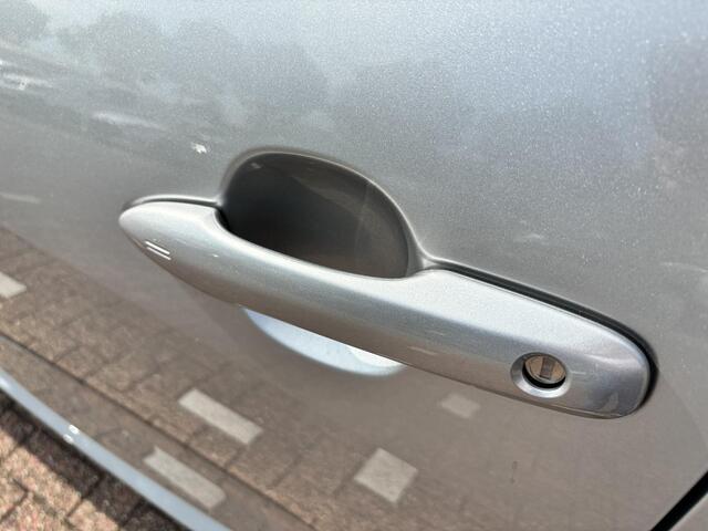 Toyota YARIS 1.5 Hybrid First Edition Limited, Stuurverwarming, Apple carplay, Android auto, Lm velgen, Snel leverbaar!