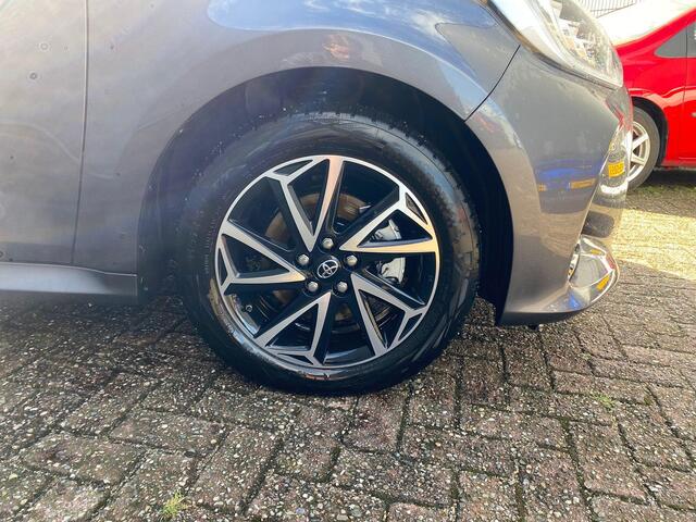 Toyota YARIS 1.5 Hybrid Dynamic | 1e Eigenaar | Nieuw Geleverd & Onderhouden | BTW'er | Parkeersensoren voor en achter | LM Velgen | Apple Carplay en Android Auto |