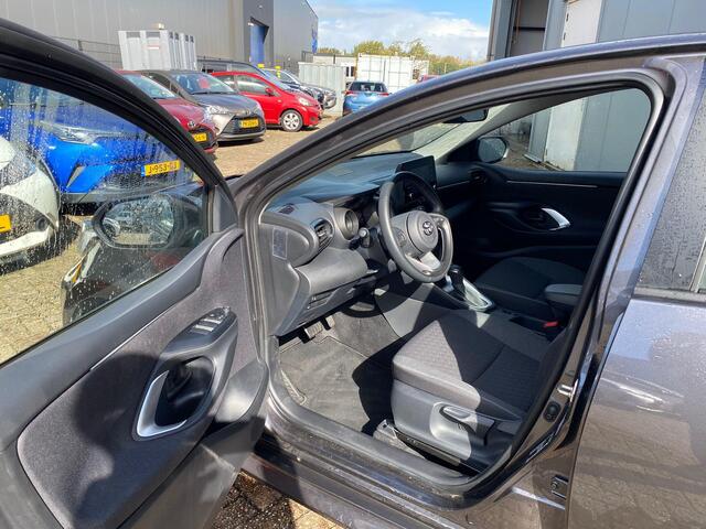 Toyota YARIS 1.5 Hybrid Dynamic | 1e Eigenaar | Nieuw Geleverd & Onderhouden | BTW'er | Parkeersensoren voor en achter | LM Velgen | Apple Carplay en Android Auto |