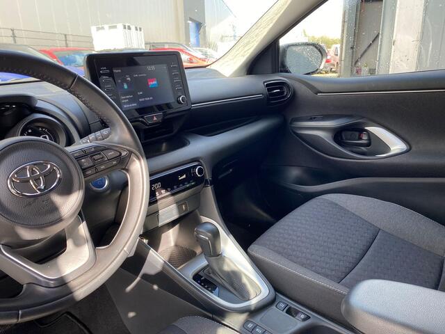 Toyota YARIS 1.5 Hybrid Dynamic | 1e Eigenaar | Nieuw Geleverd & Onderhouden | BTW'er | Parkeersensoren voor en achter | LM Velgen | Apple Carplay en Android Auto |